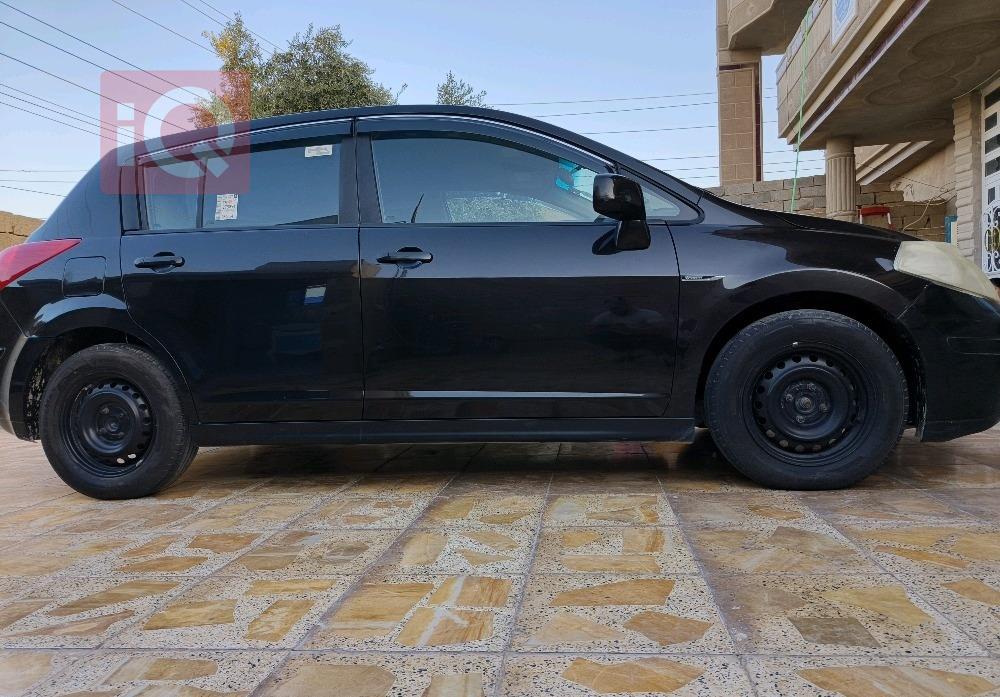 نيسان فيرسا